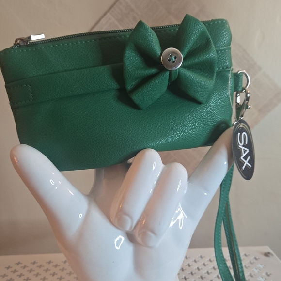 Saxx Emerald Green Wristlet Clutch - Picture 1 of 16